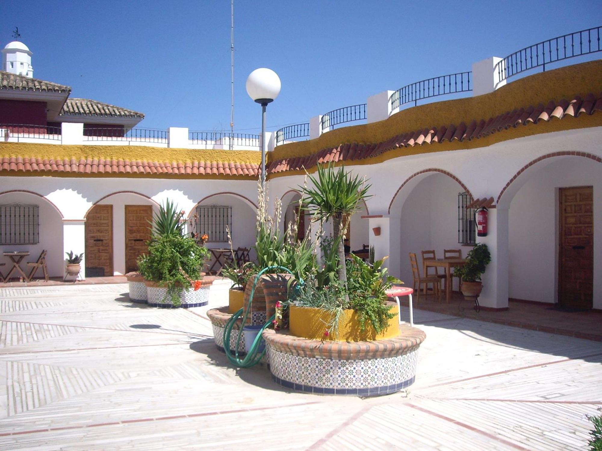 Hostal Mini Golf Los Canos De Meca Kültér fotó