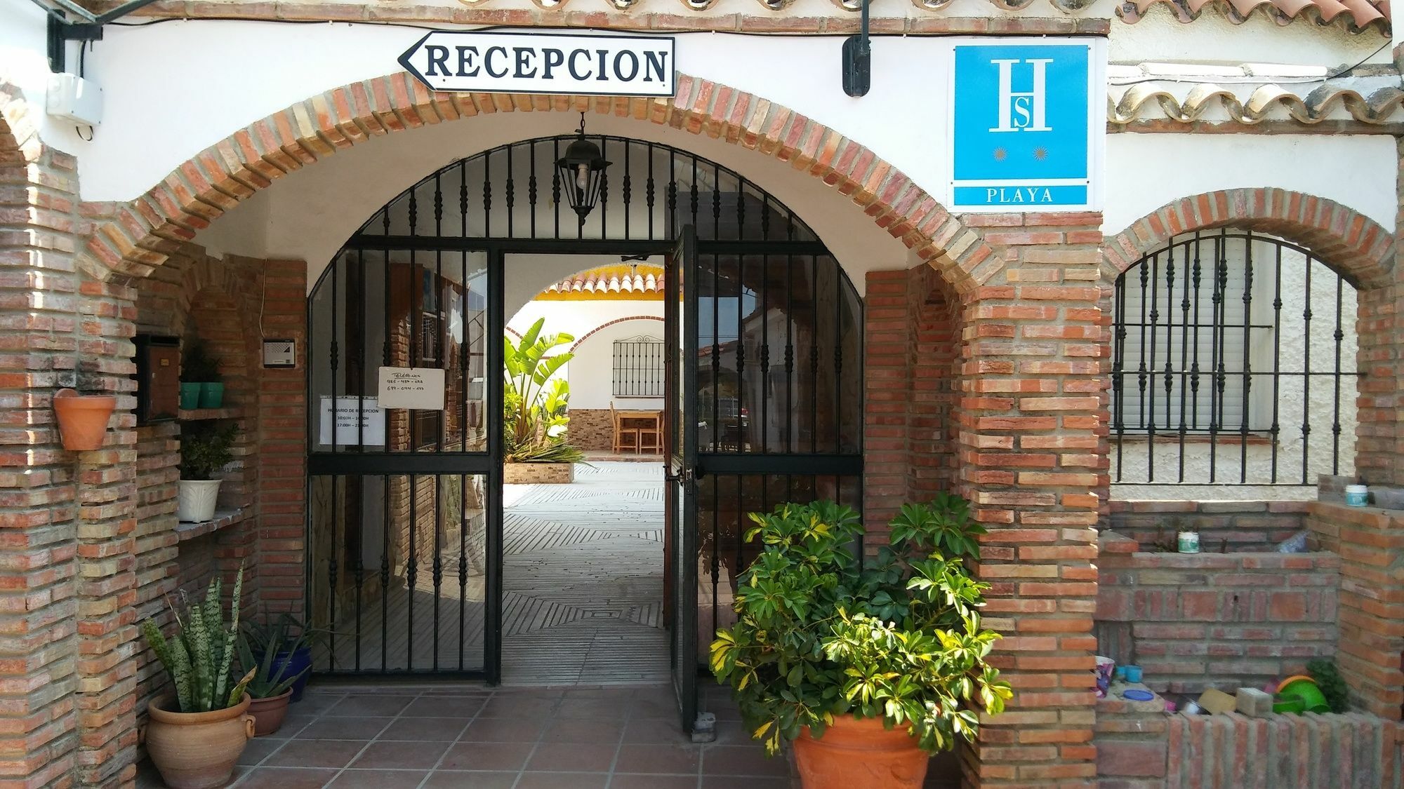 Hostal Mini Golf Los Canos De Meca Kültér fotó